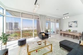 Ultimate Stay - 3 Beds - Scenic Panoramic Views - Right at Metro Station - 5-10min to Sea, Burj Khalifa, Old Town, Downtown - 15min from Airport